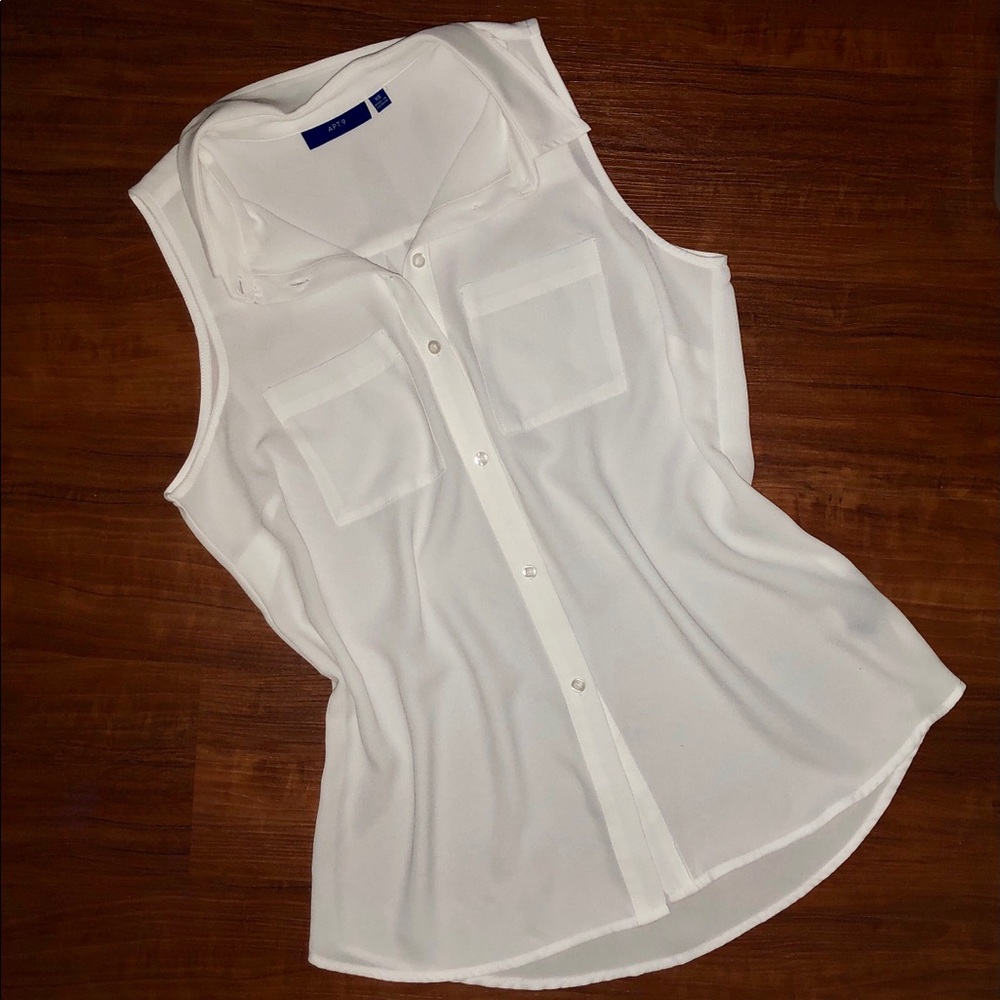 3/$15 🌺 NWOT - Button up Sleeveless Shirt